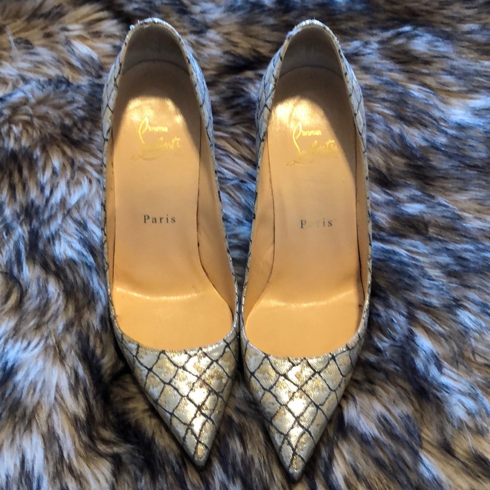 Metallic pump